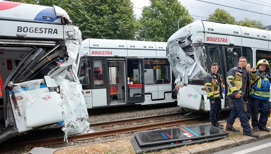 德國路面電車傳事故！載客列車追撞教練車　7人重傷3命危