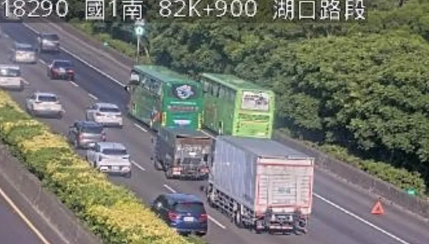 國道1號湖口段遊覽車擦撞自小客　回堵5公里