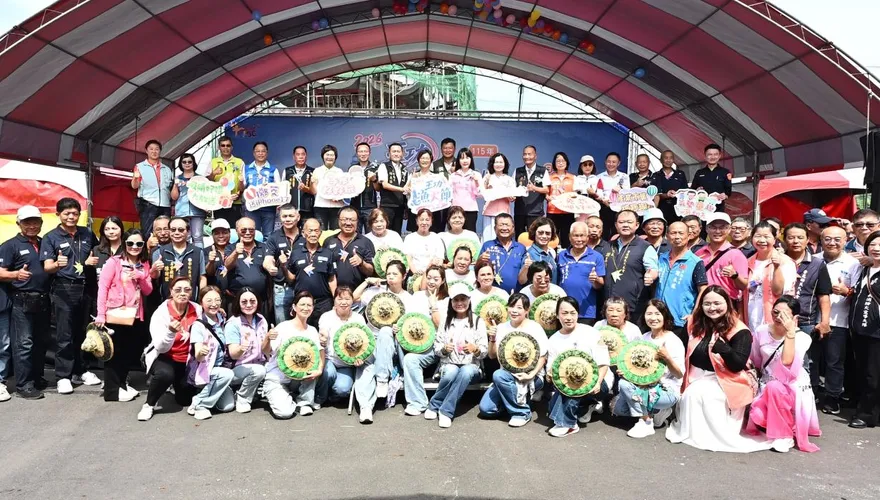 王功漁火節熱鬧登場！王惠美同框魏平政、陳素月成焦點