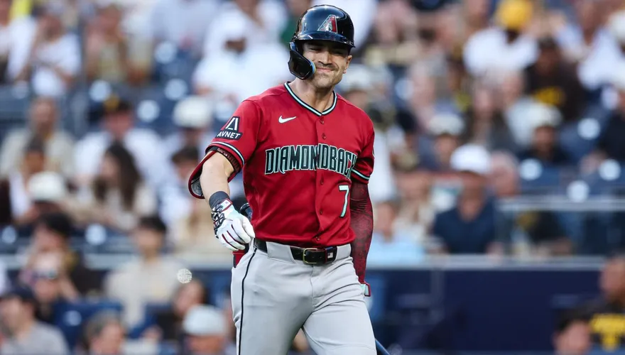 MLB/賽前女友驚喜獻唱國歌　卡仔爽秀沒收全壘打美技