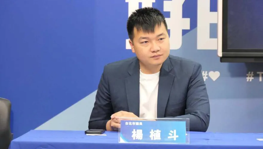 沈伯洋團隊市場掃街嗆民眾！楊植斗抓包雙標酸：看名嘴青鳥怎護航