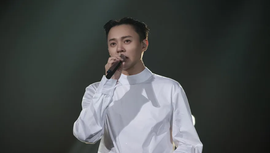 許富凱開唱強碰白海豚！苦笑喊「辦小巨蛋有多難」　思念亡父忍不住淚崩
