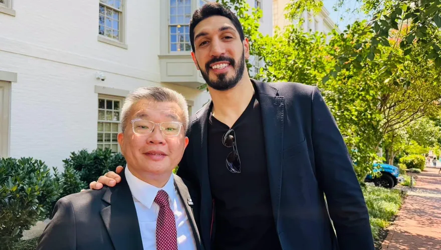 前NBA巨星驚喜宣布年底訪台！華盛頓巧遇蔡其昌　喊話要環島