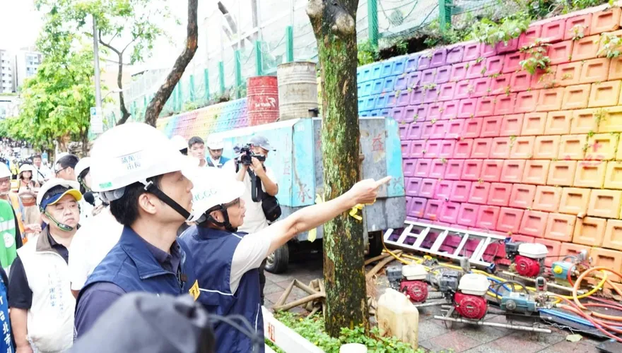 內湖邊坡崩塌遇白海豚颱風！蔣萬安急赴現場下令整治