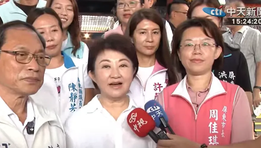 南下屏東輔選蘇清泉贈「工程帽」！盧秀燕：每一個人都是母雞