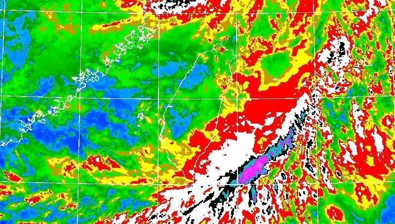 白海豚颱風甩尾！雨彈轟炸「11縣市」至明日　山區防坍方