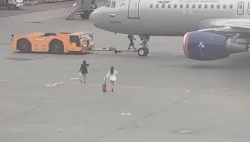 錯過班機竟衝上停機坪！俄羅斯2女子追飛機　機場緊急攔人