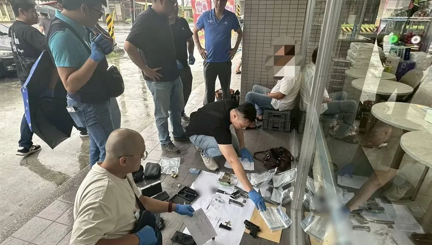 影/宜蘭軍火男身攜5槍還毒駕　租屋處竟是改裝「兵工廠」