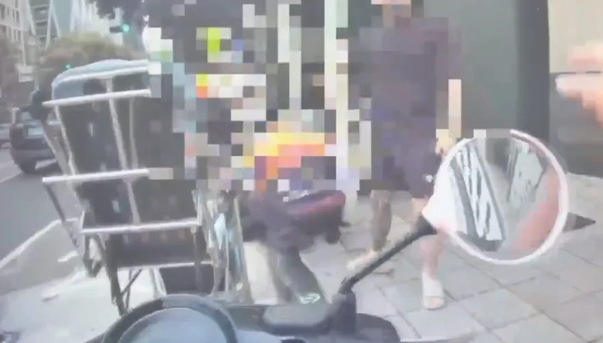 影/女子衝林森北路「抓姦」！慘遭丈夫開車拖行240公尺後重摔地面
