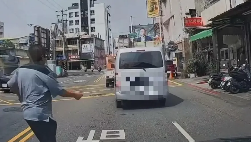 台中路怒翁行車糾紛遭毆身亡！家屬貼畫面怒控對方先逼車、打人
