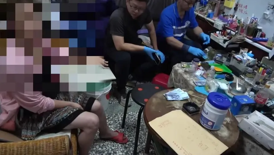 影/白天陪高齡長者舞蹈！54歲女夜晚吸毒還賣喪屍煙彈遭逮