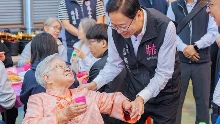 200點抵農會消費、100點抵醫療補助！桃園敬老愛心卡116年起全面升級