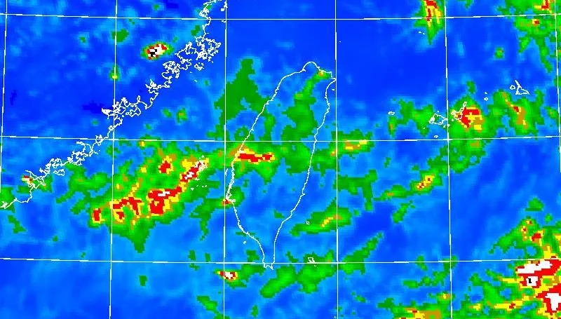 西南風挾雷雨彈殺到！「13縣市」大雨狂炸　一路下到深夜