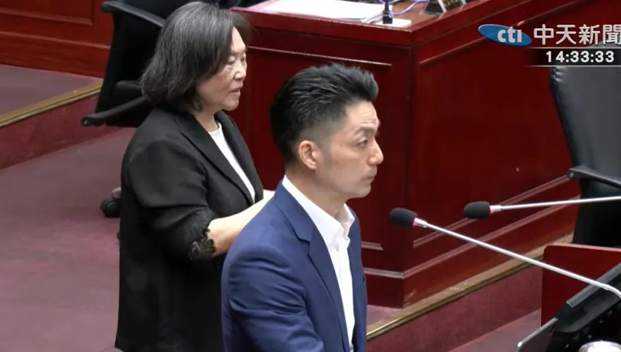 簡舒培逼問「挺韓國瑜還是傅崐萁？」　蔣萬安怒嗆：韓也罵過賴總統