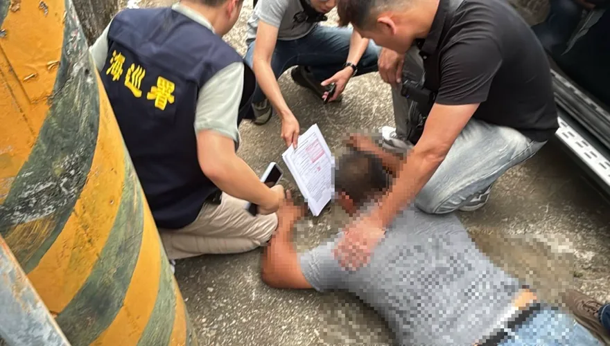 影/海巡破獲跨國毒品案！「人體夾毒」、偽裝腰果　14人全被逮