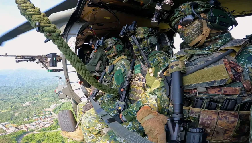 影/UH-60M機降神兵　陸軍特戰官兵空中滲透敵後突擊