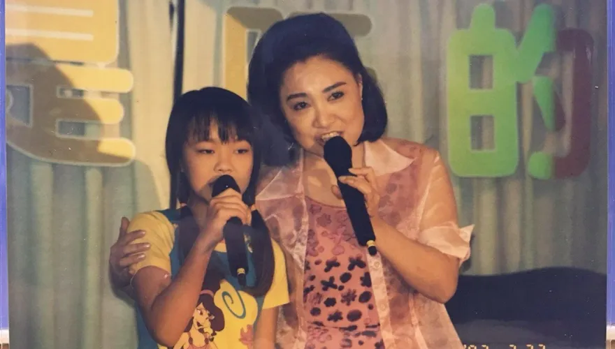 陳盈潔生前無子女！金曲歌后乾女兒張艾莉淚別：不用再受苦了