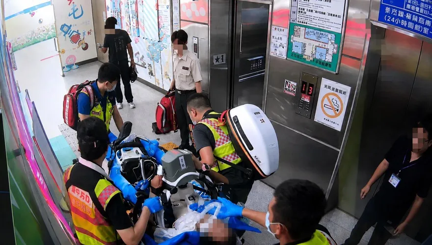 車禍調解突昏迷！55歲男心跳停止　119隔空指導搶回一命