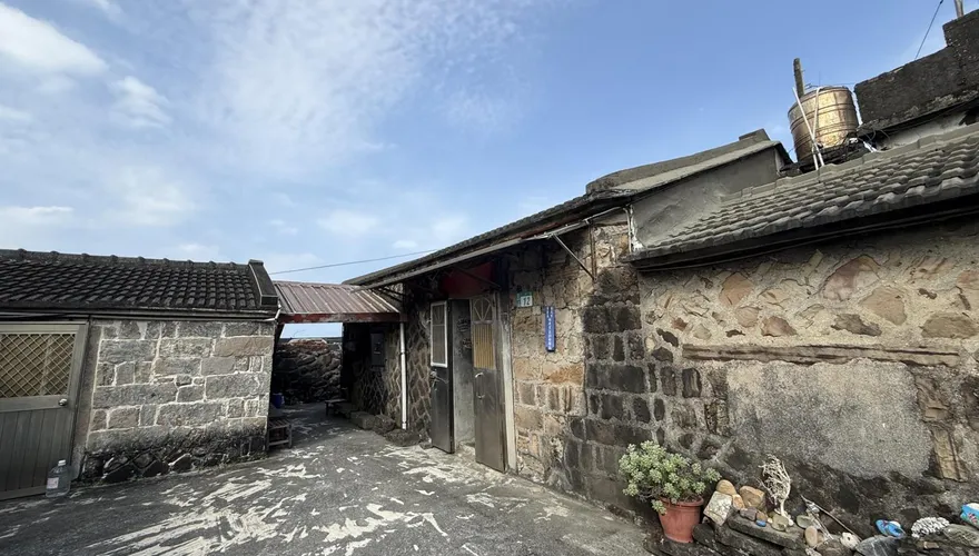 珍貴石頭屋獲文資身分！貢寮馬崗2棟石造民宅登錄歷史建築