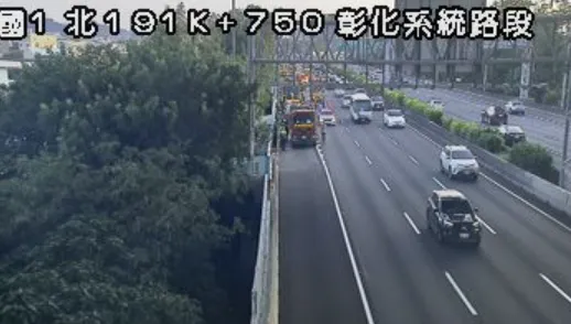 國1北上驚傳遊覽車起火！濃煙狂竄　乘客緊急撤離