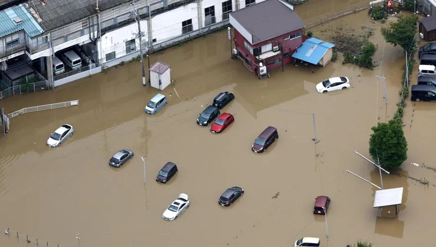 破紀錄暴雨重創關東　成田機場7000旅客受困、至少4死
