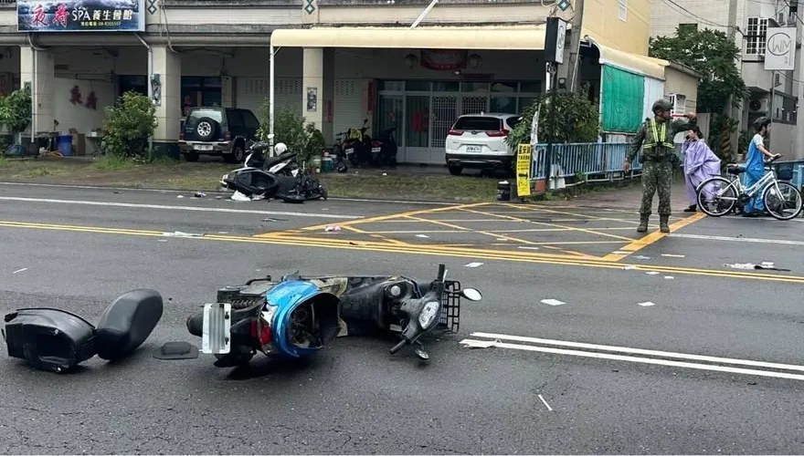 影/漢光演習「轎車擦撞機車」　官兵協助交通引導