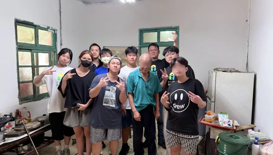 新北市少年培力園少年工班走進偏鄉！為獨居長輩修繕水電、油漆改善環境