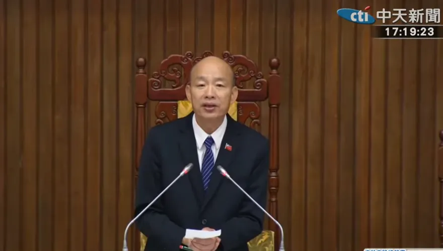 總預算案三讀了！減列480億　韓國瑜敲槌後喊話：行政院長不可不副署