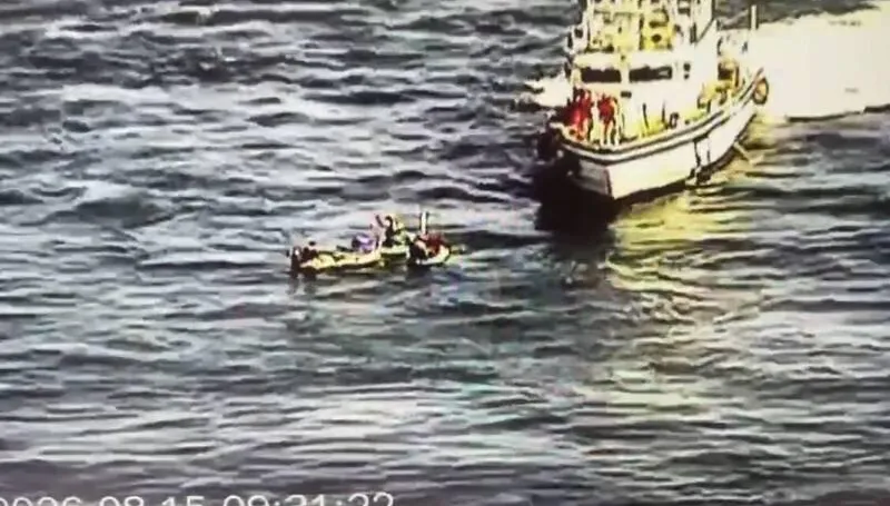 SUP立式划槳遇強流！3遊客受困鼻頭角外海　海巡急救援