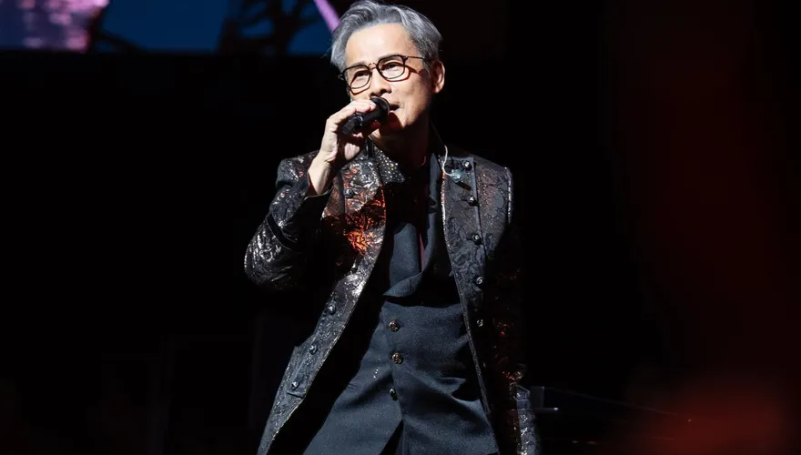 直擊/72歲羅大佑首登北流！幽默自嘲「老男人」 被告白羞喊小鹿亂撞