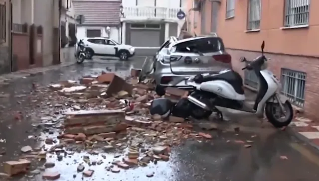 西班牙發生規模5地震！民宅「搖成碎片」砸爛路邊車輛