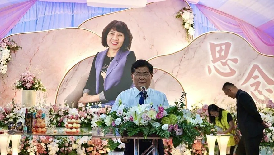 民進黨台中市議員楊典忠愛妻喻梅芝癌逝　盧秀燕出席告別式
