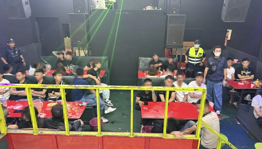 影/大寮200人狂歡越南大舞廳GG！警抄毒、21逃逸移工