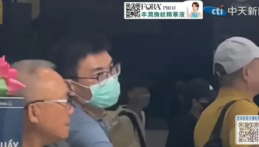 趙建銘今晨驚現小港機場　未見女伴同行