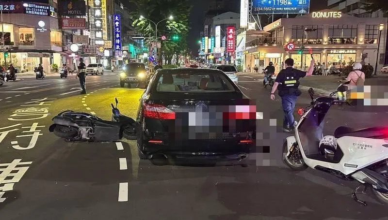 影/騎士慘變保齡球瓶！台中酒駕男拒檢闖紅燈「1人後腦受創昏迷」