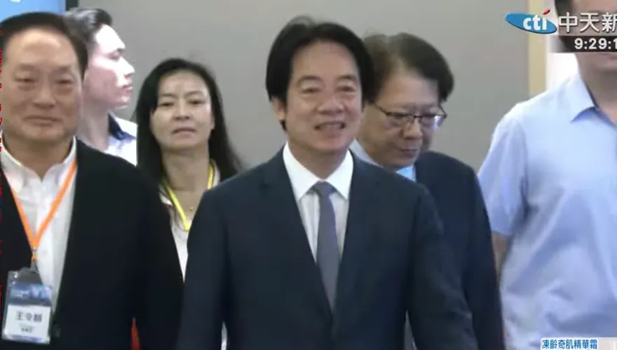 被問加碼普發2萬、未來帳戶不副署　賴總統笑了！