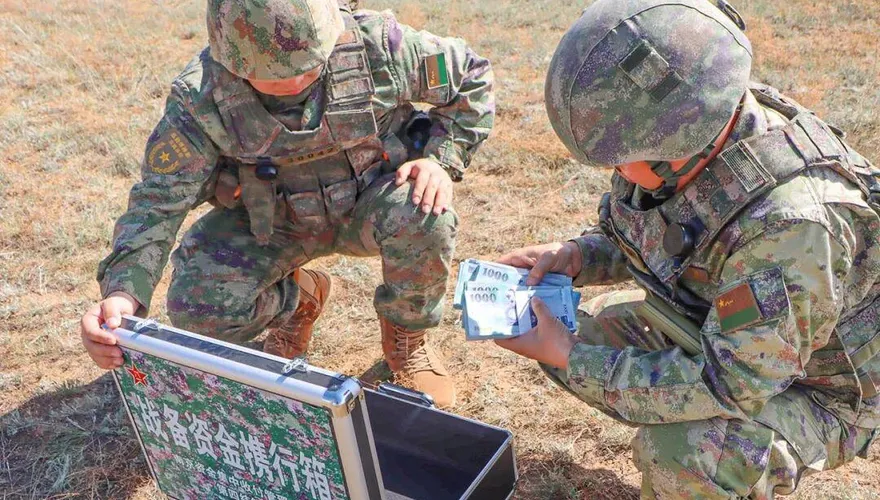 解放軍演練「戰備資金箱」驚見新台幣　軍事博主：謀劃登島後
