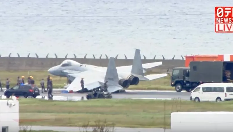 那霸機場驚傳F-15疑起落架故障卡跑道　至少10航班受影響