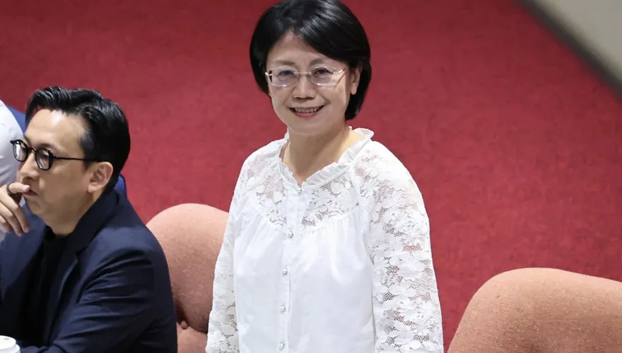 青鳥慘了！抹紅翁曉玲賣台當場抓包　本尊硬起來開告「刑事局見」
