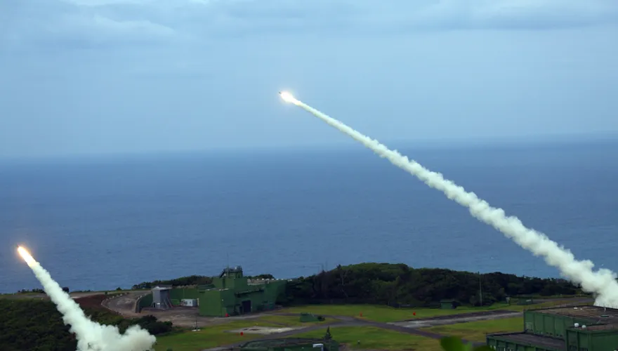 九鵬基地驚傳火箭試射意外！高空突失控「螺旋墜落」山區