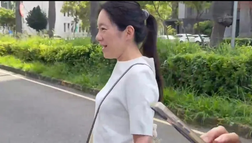 七夕不受訪！陳幸妤見記者「小跑步」原因曝 　藍粉變粉絲送花一路追