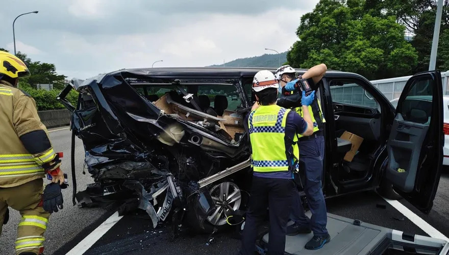 影/國1三義死亡車禍！下車理論遭推撞　司機、菲籍女不治