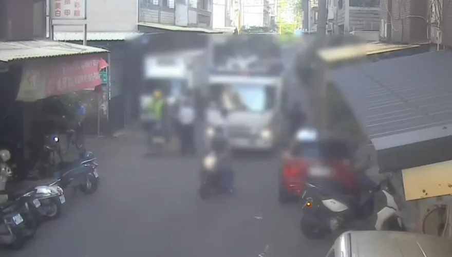 影/高雄回收物品小事釀大紛爭！清潔隊員遭恐嚇　警方介入偵辦