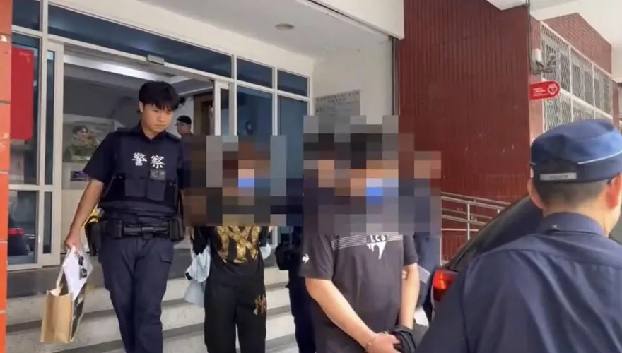 影/涉槍、毒案判9年通緝男帶女友逃亡　睡夢中遭警攻堅落網
