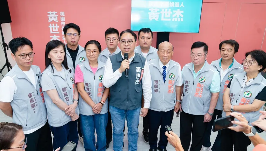 黃世杰公布競選團隊　萬老師入列、母雞綁小雞
