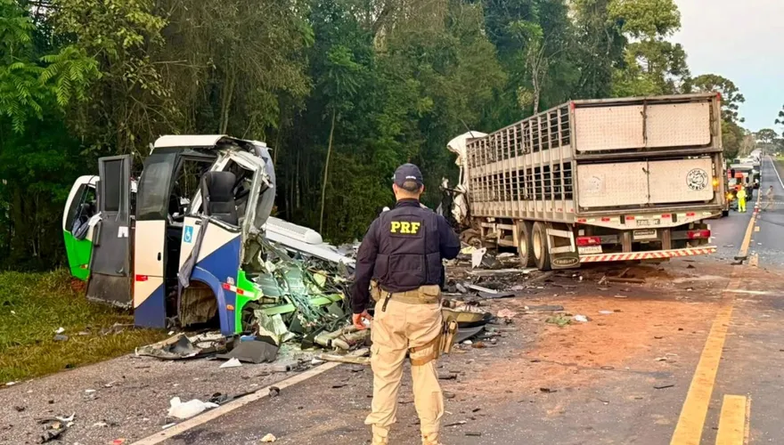 23人慘死！巴西病人專車撞逆向貨車　成今年最嚴重車禍