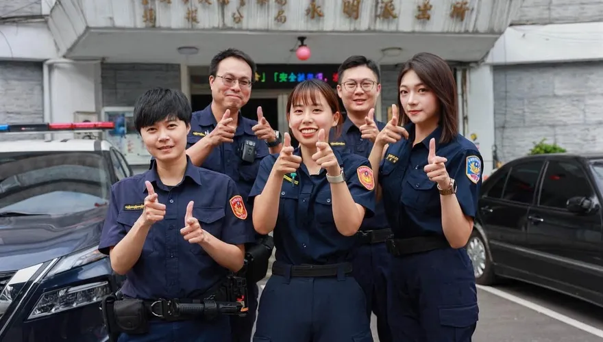 正妹實習生王婕倫告別北投永明派出所！網友喊：不要走