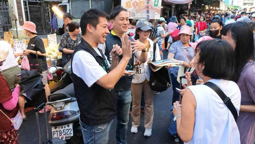 台北藍營基層不滿藍白合？許甫合體葉元之掃街：都只是選舉話題