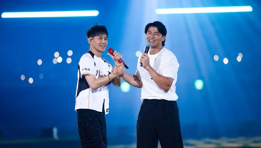 超狂！林志穎出動5台法拉利炸翻大巨蛋　驚喜合體陳傑憲唱神曲