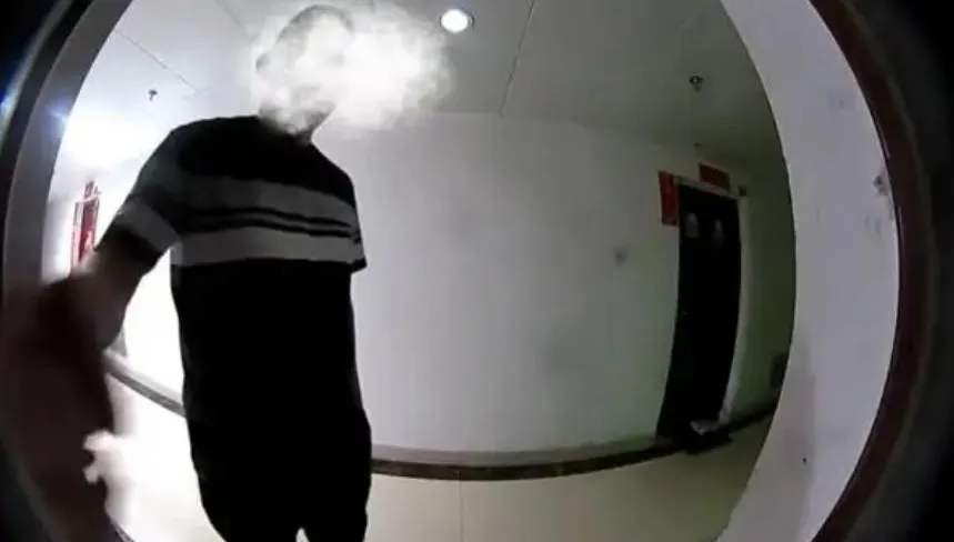 陸女家中開小檯燈被投訴！鄰居跨棟嫌太亮「干擾孩子寫作業」